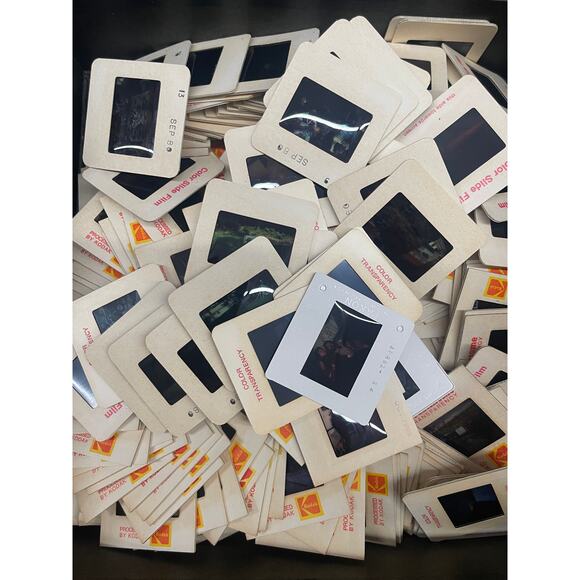 lot of 1000 Vintage 35mm Color Slides Lot Kodak AS IS - Picture 2 of 2